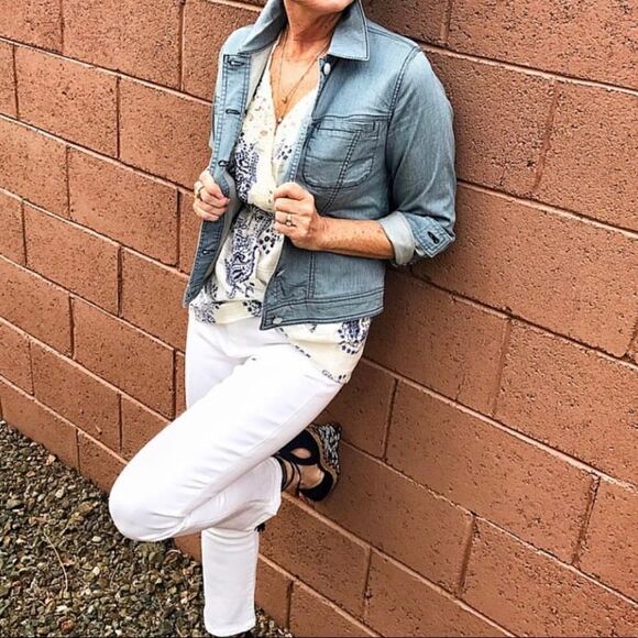 CAbi VERANDA SLEEVELESS TOP/TANK/BLOUSE BLUE/WHITE PAISLEY FLORAL LACE XS NBW - Picture 1 of 10